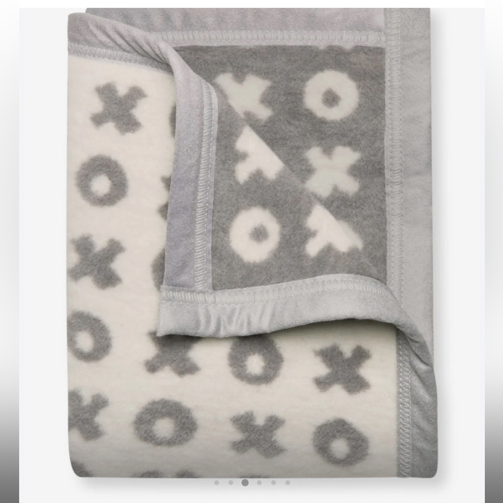 🆕 NWT ChappyWrap / Chappy Wrap Hugs and Kisses Mini Blanket